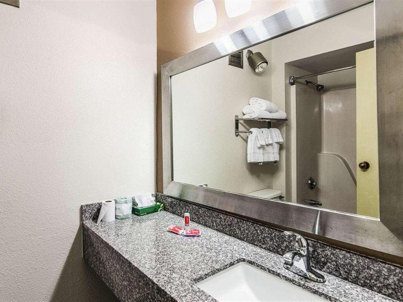 Econo Lodge Inn & Suites Norton Kültér fotó