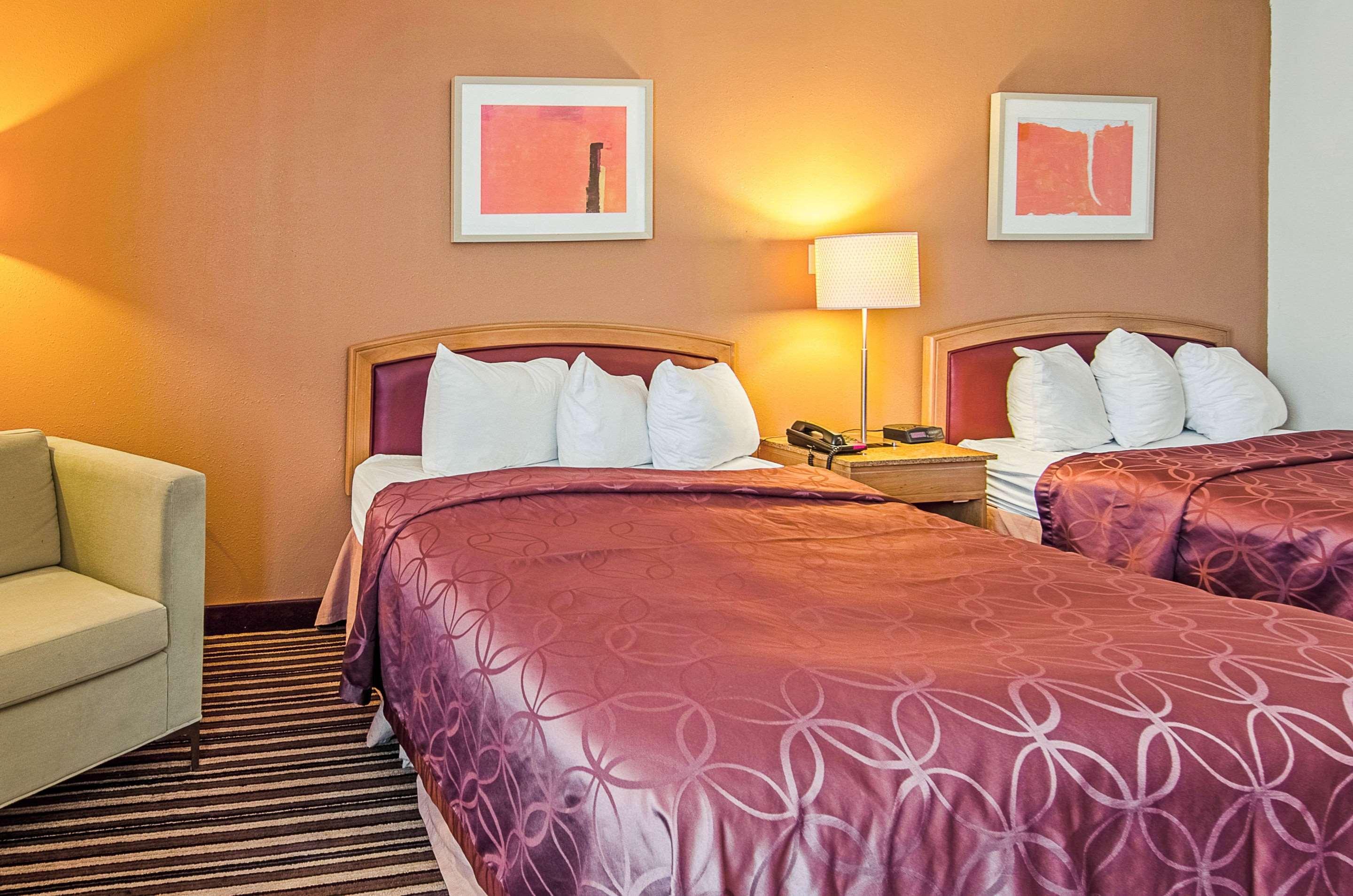 Econo Lodge Inn & Suites Norton Kültér fotó