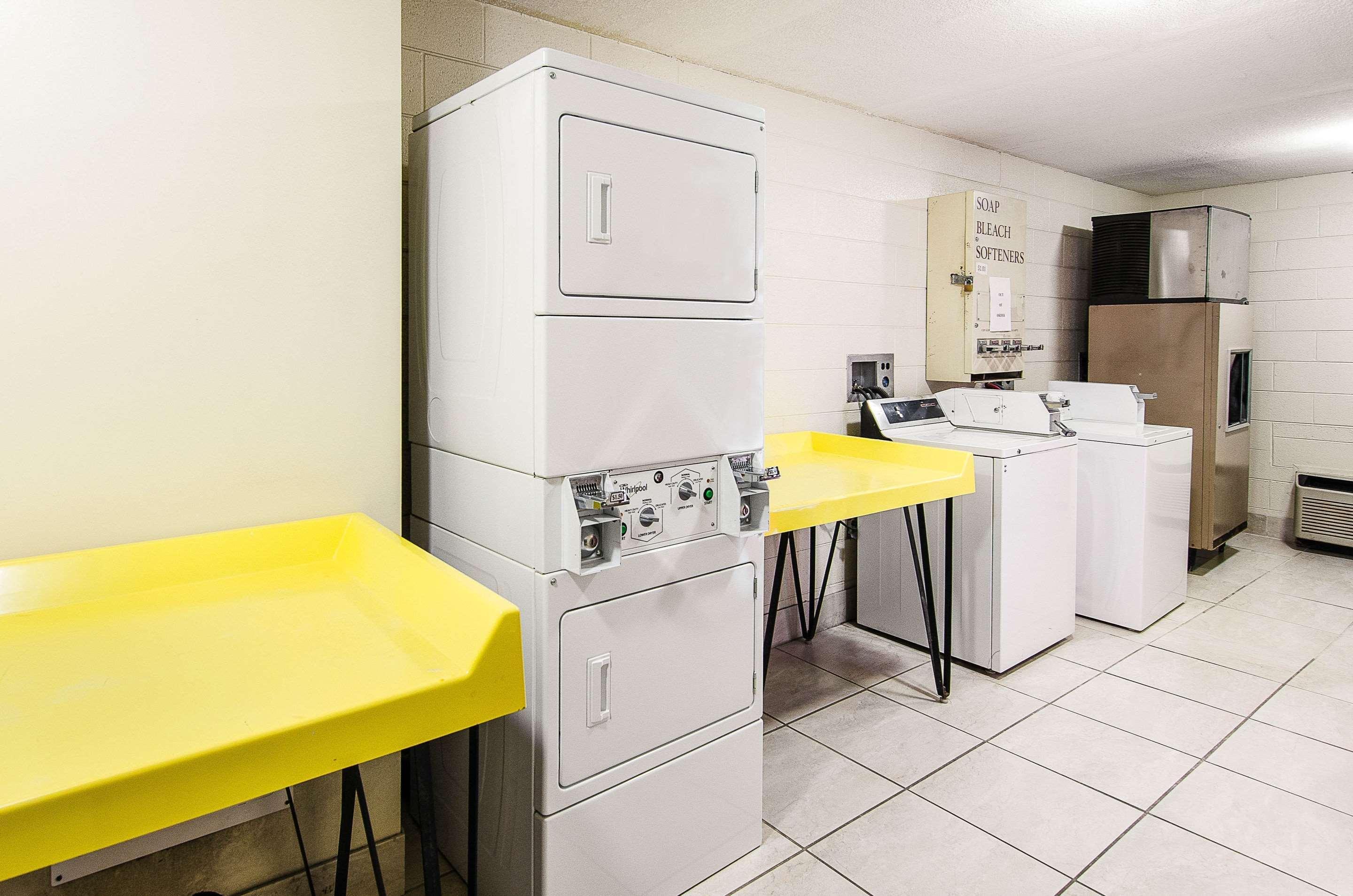 Econo Lodge Inn & Suites Norton Kültér fotó