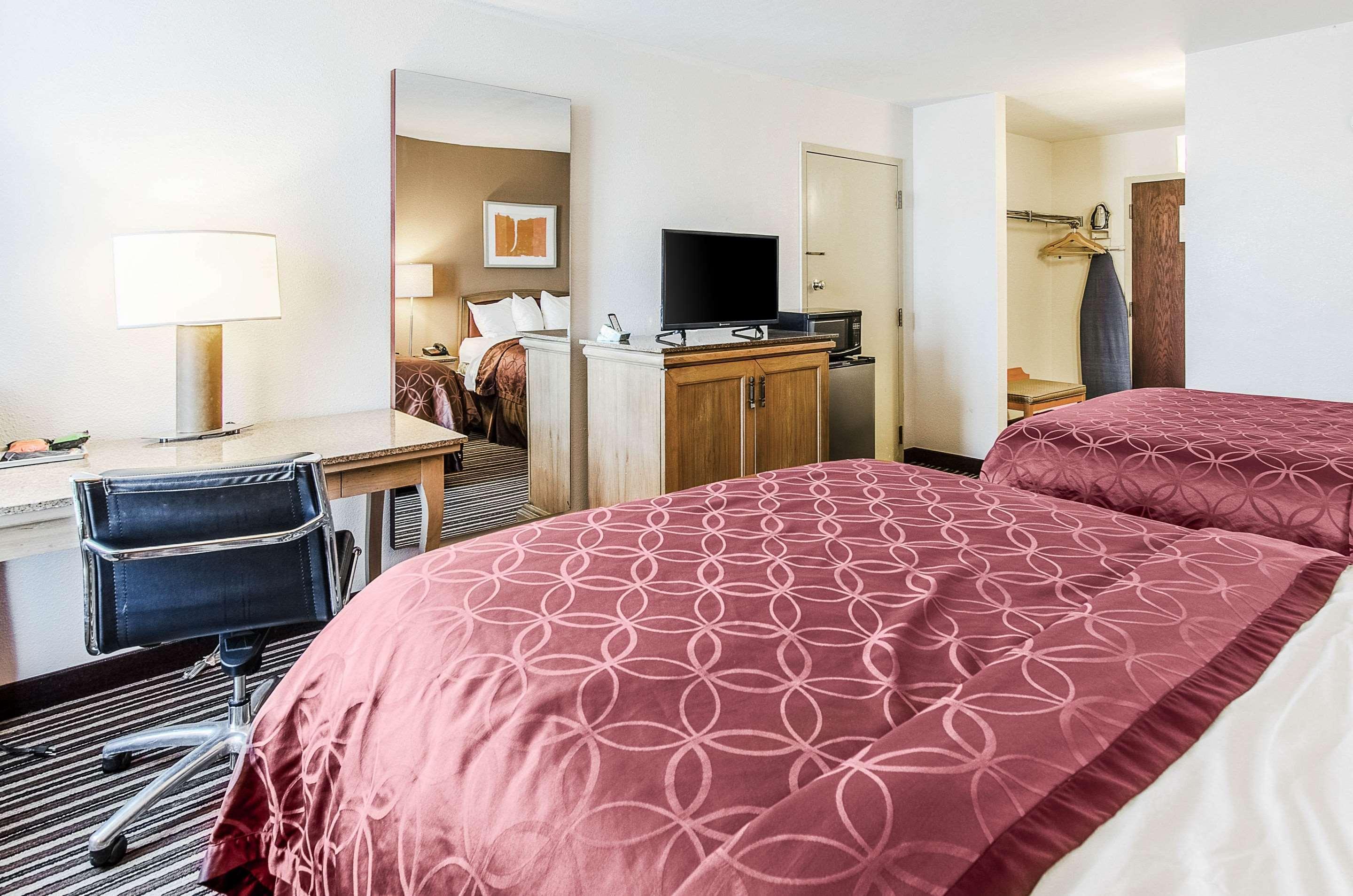 Econo Lodge Inn & Suites Norton Kültér fotó