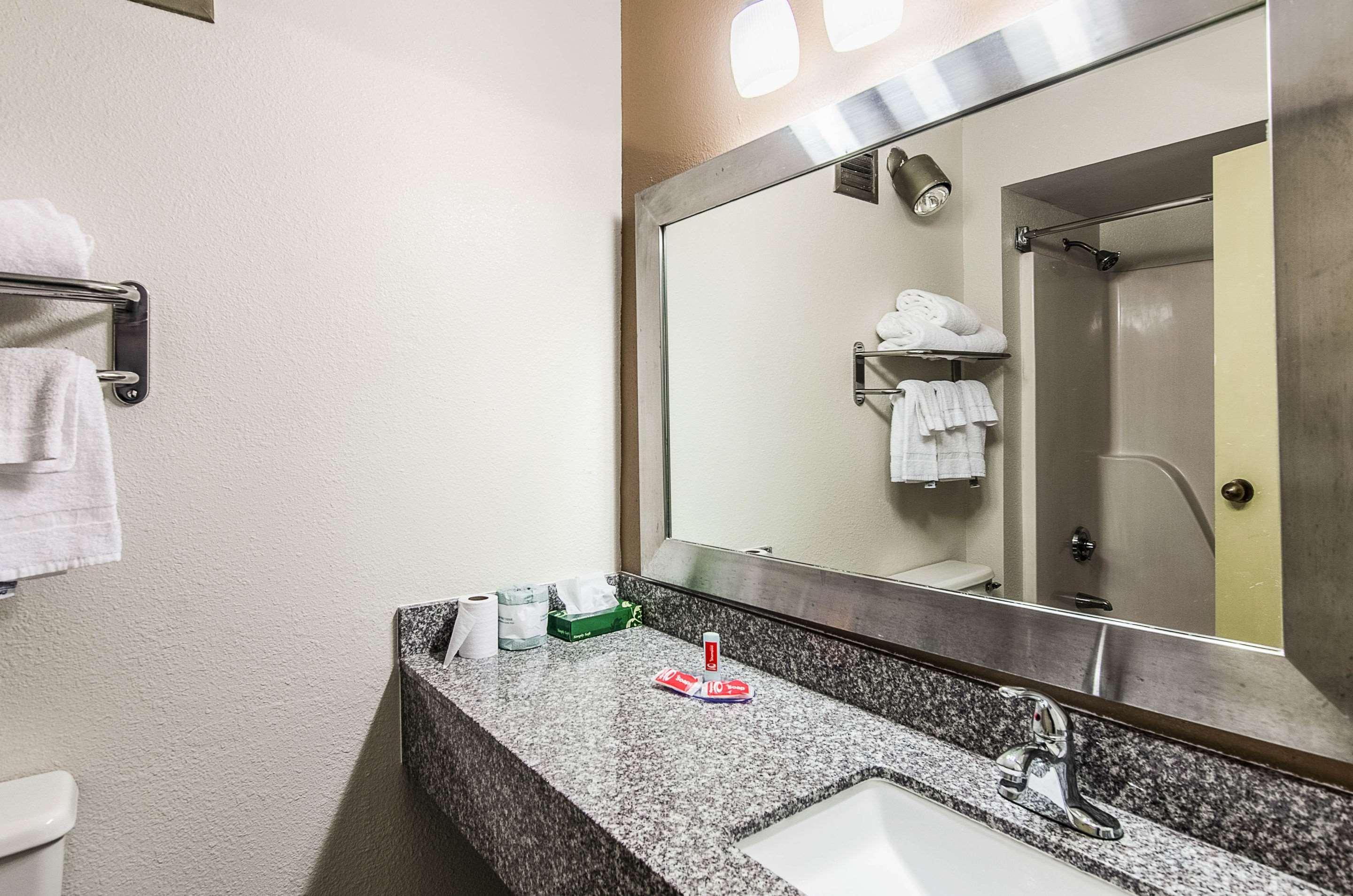 Econo Lodge Inn & Suites Norton Kültér fotó
