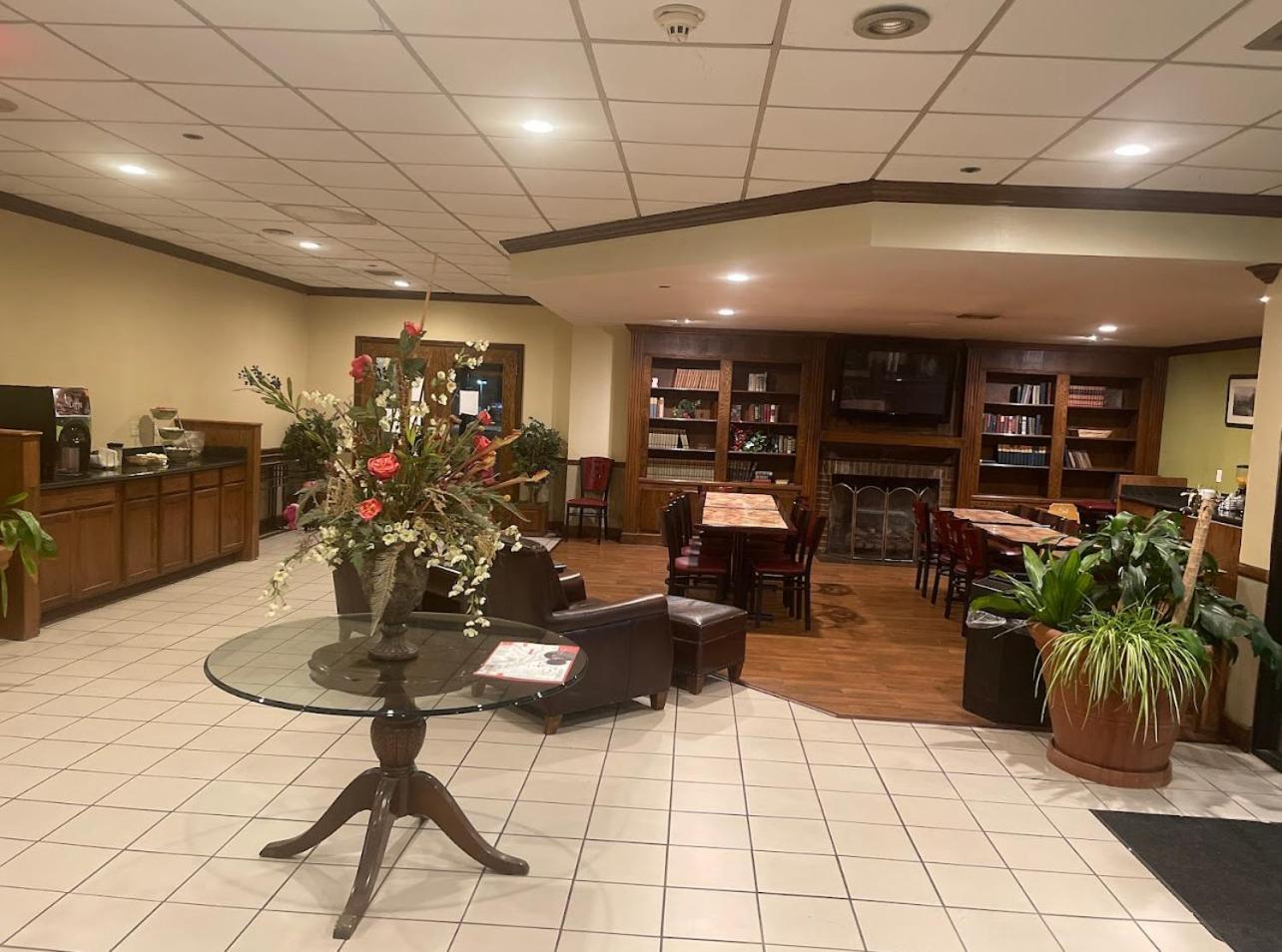 Econo Lodge Inn & Suites Norton Kültér fotó