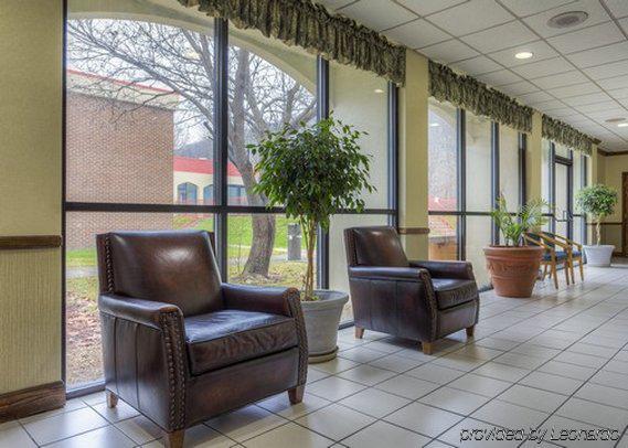 Econo Lodge Inn & Suites Norton Kültér fotó