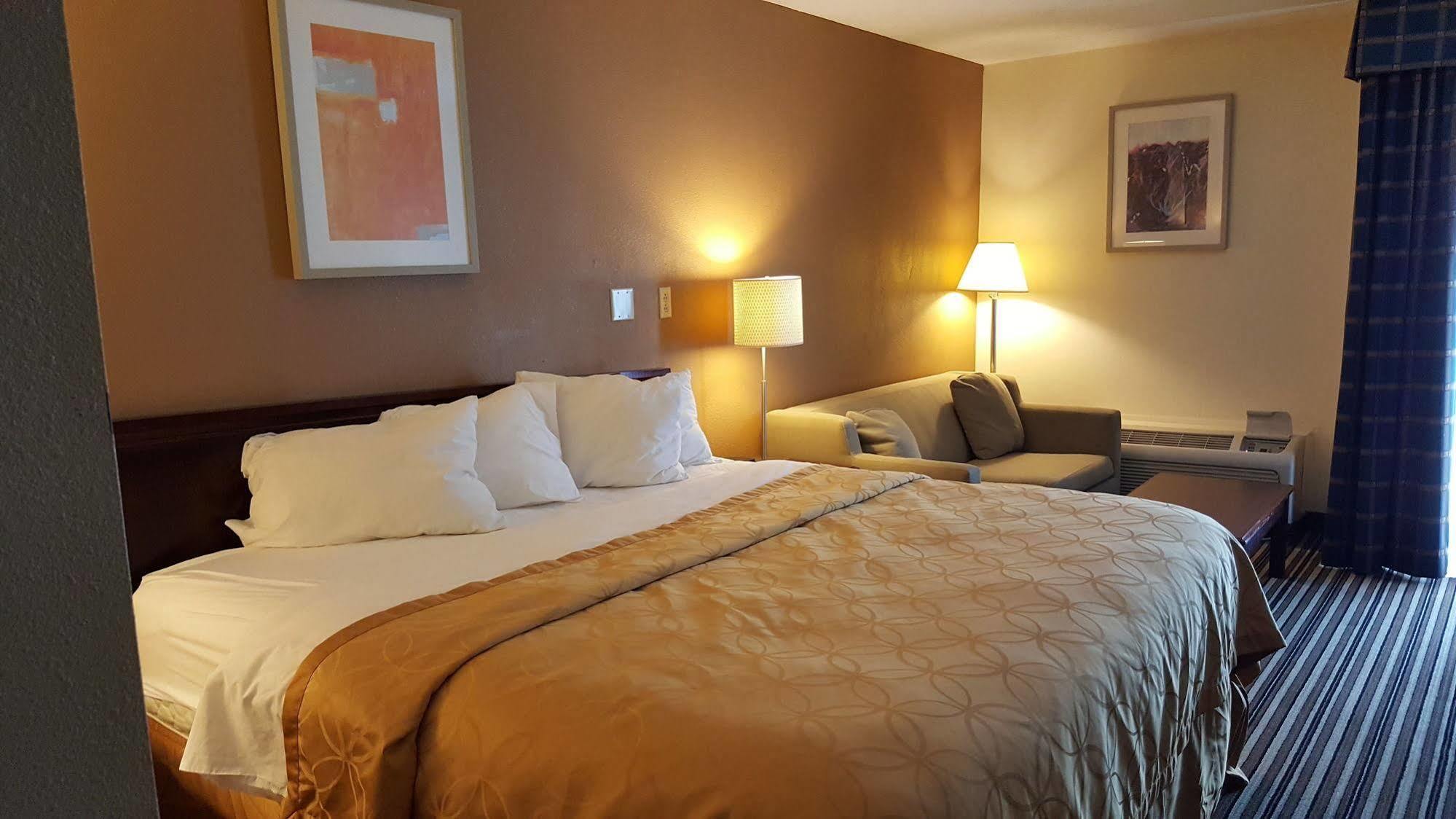 Econo Lodge Inn & Suites Norton Kültér fotó