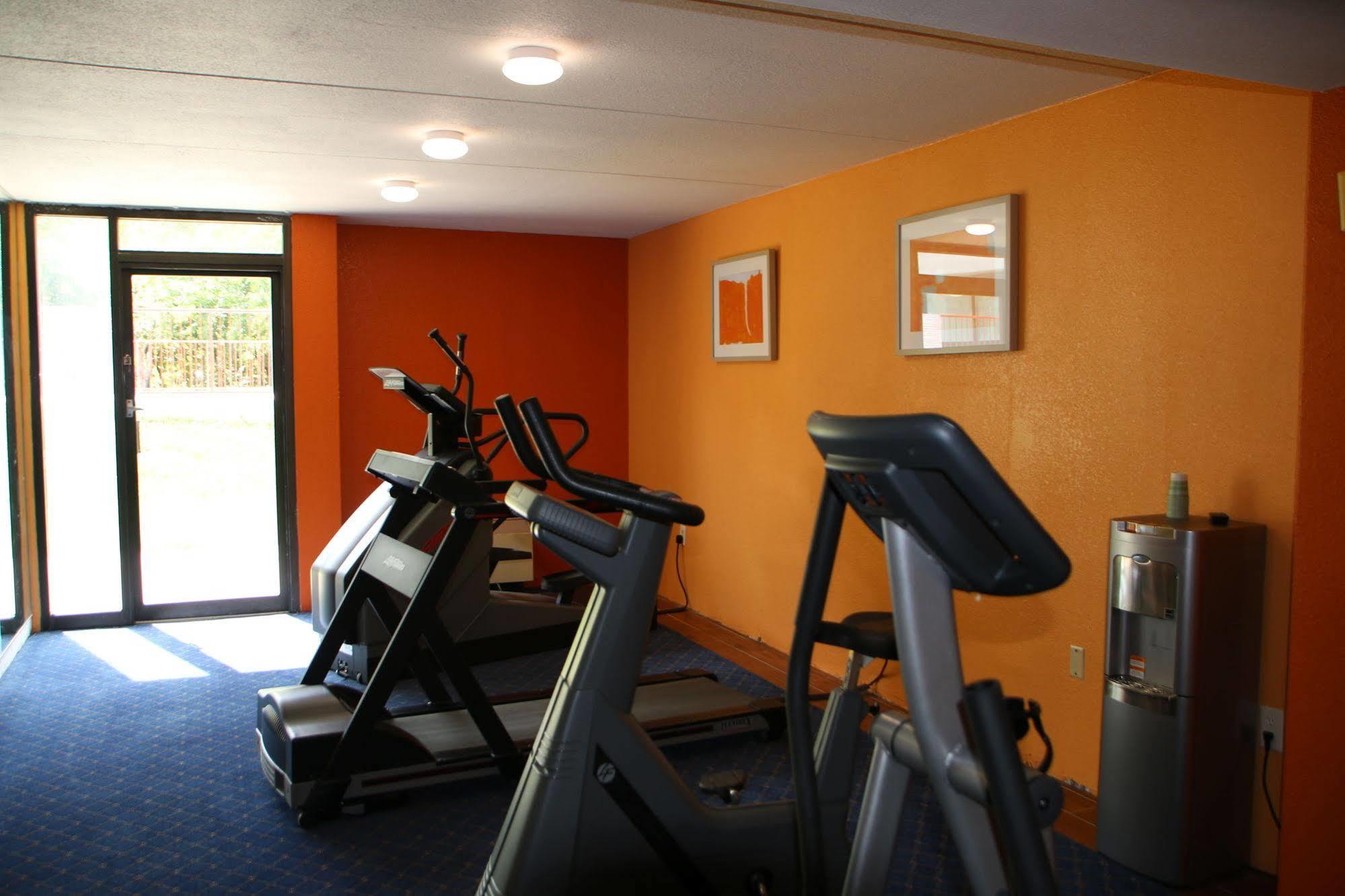 Econo Lodge Inn & Suites Norton Kültér fotó