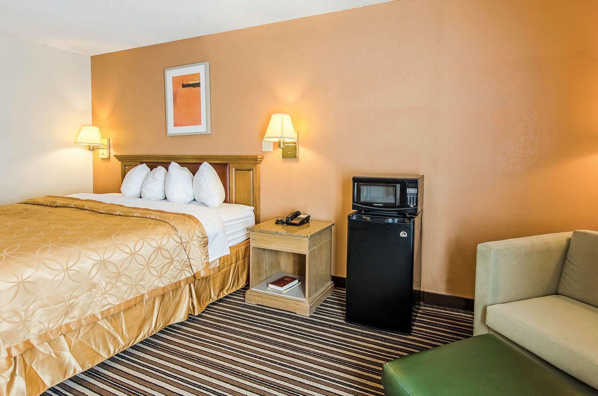 Econo Lodge Inn & Suites Norton Kültér fotó