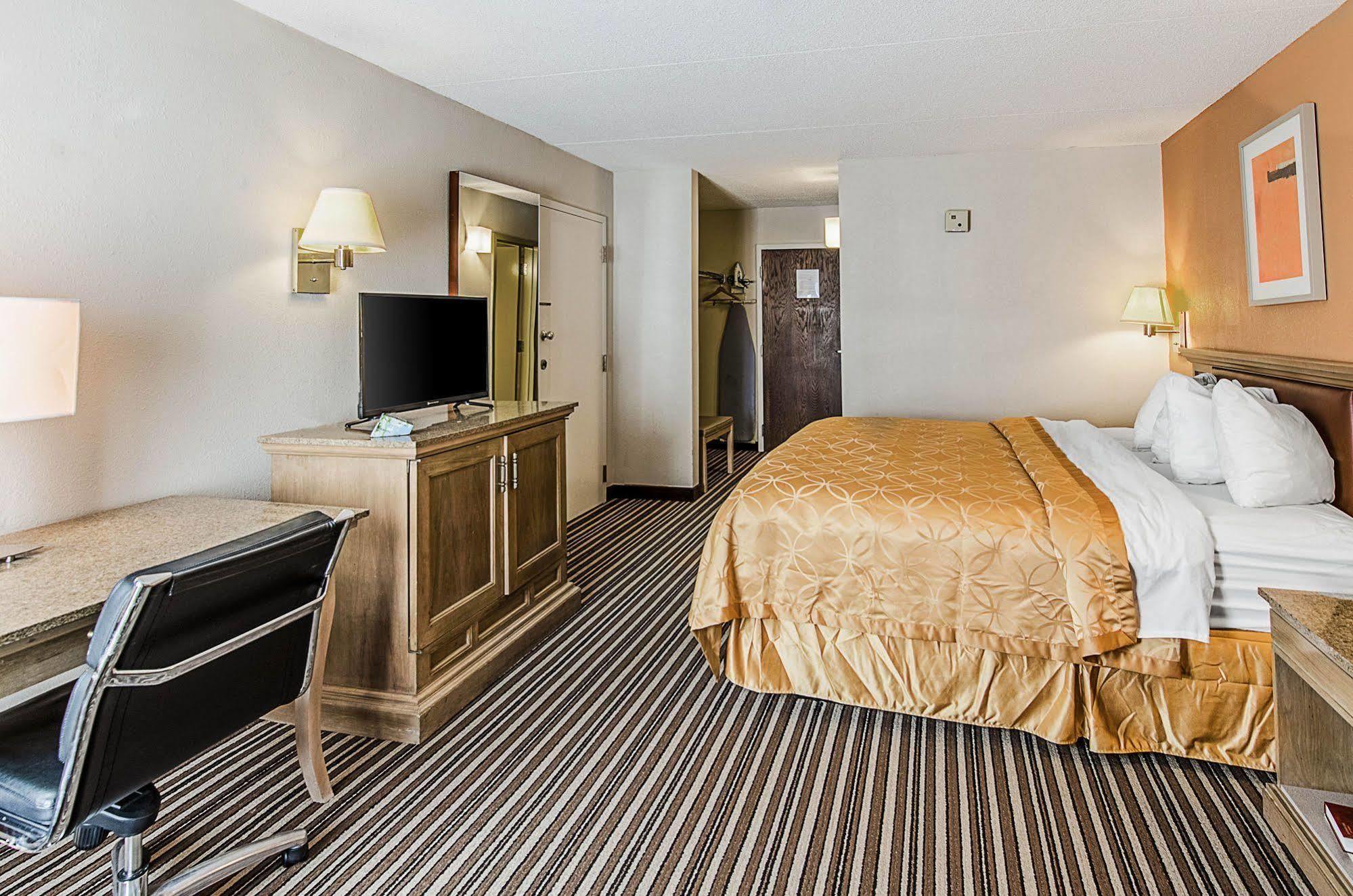 Econo Lodge Inn & Suites Norton Kültér fotó