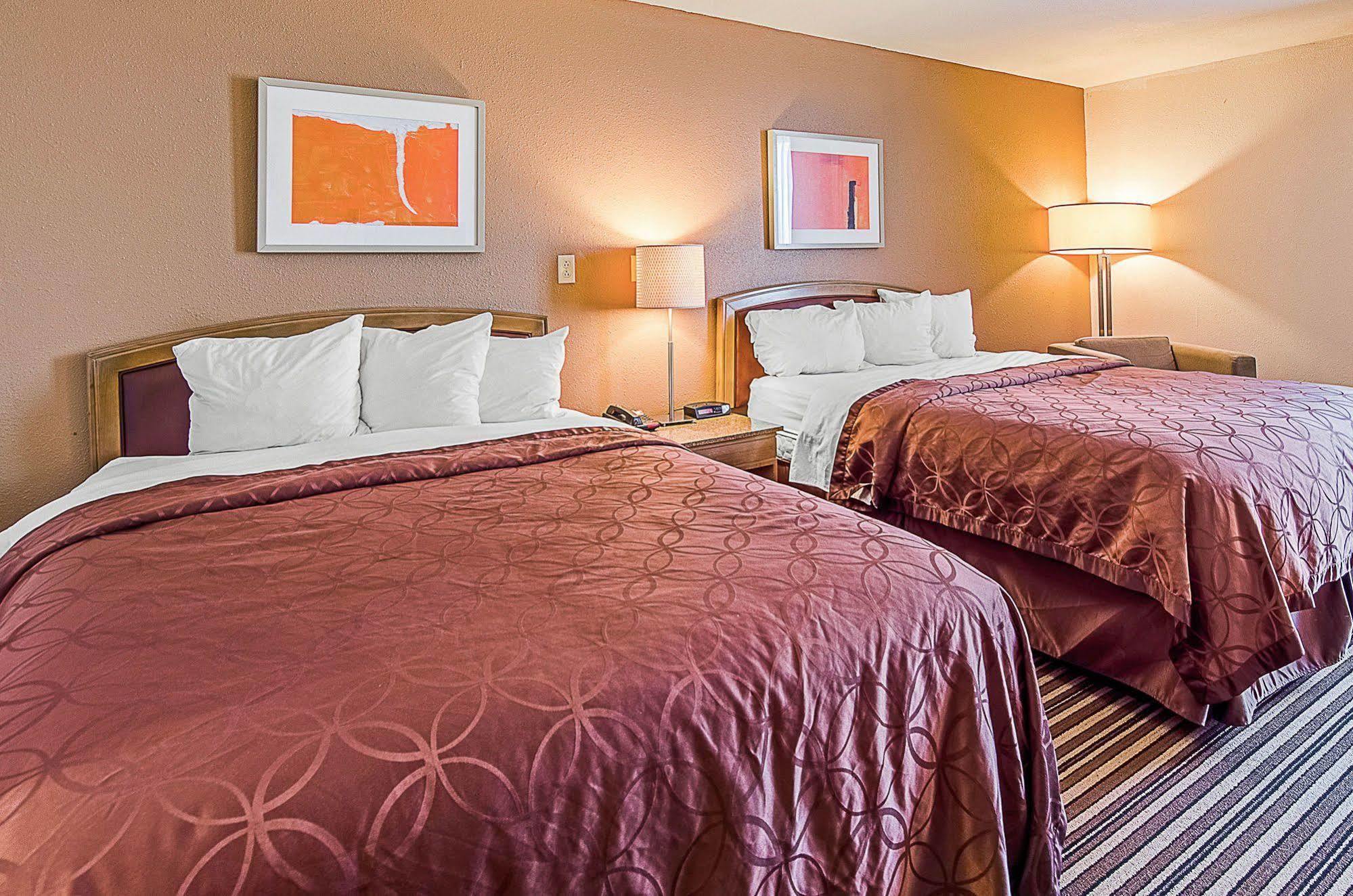 Econo Lodge Inn & Suites Norton Kültér fotó
